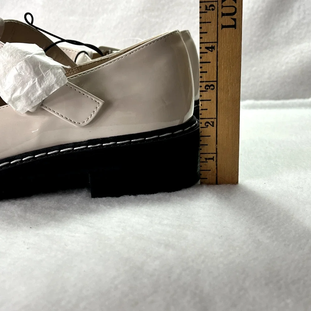 Torrid Shoe Womens 9.5 WW T-Strap Lug Mary Jane Beige Faux Patent Leather